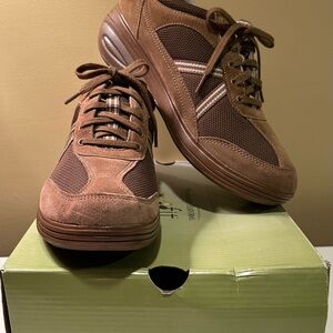 Brown Casual Women’s Sneakers